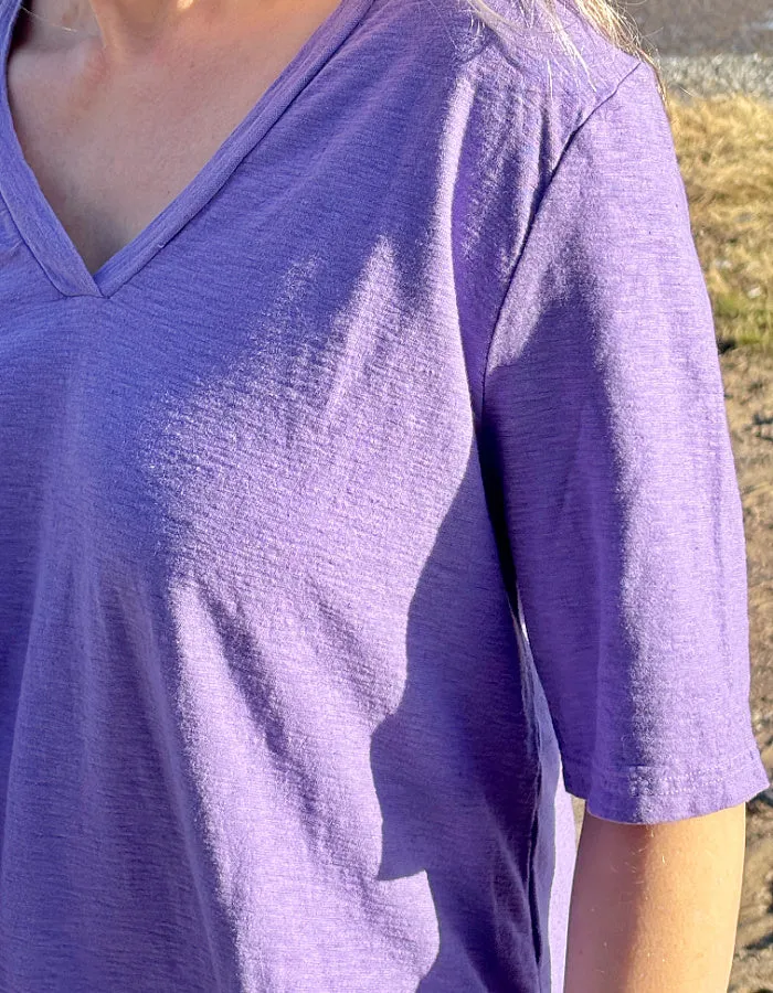 Cut Loose Elbow Sleeve Tee in Violine
