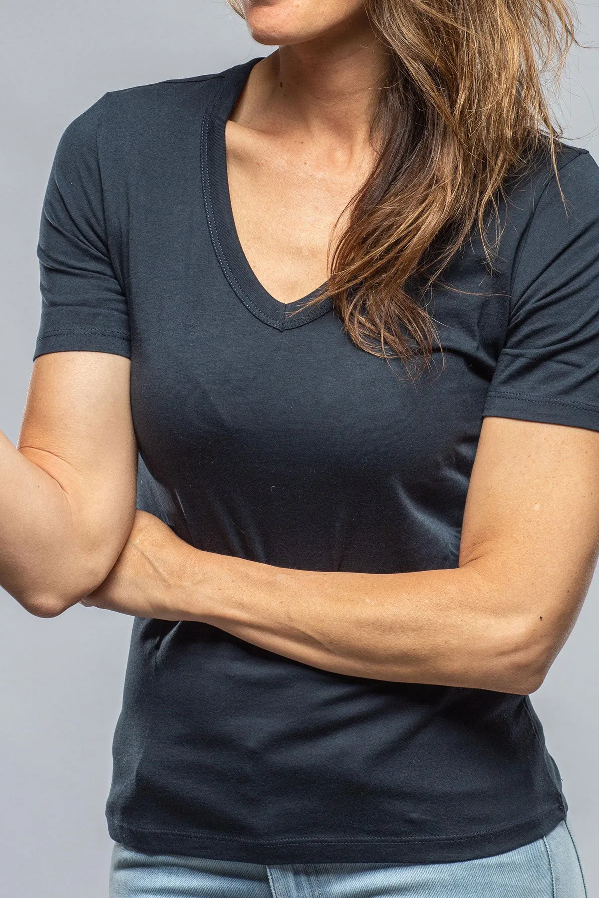 Evelina Short Sleeve V Neck In Navy