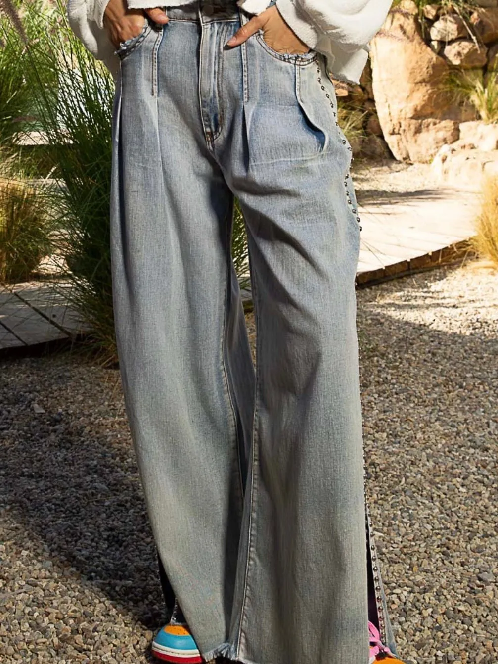 Light blue open wide leg spikes jeans