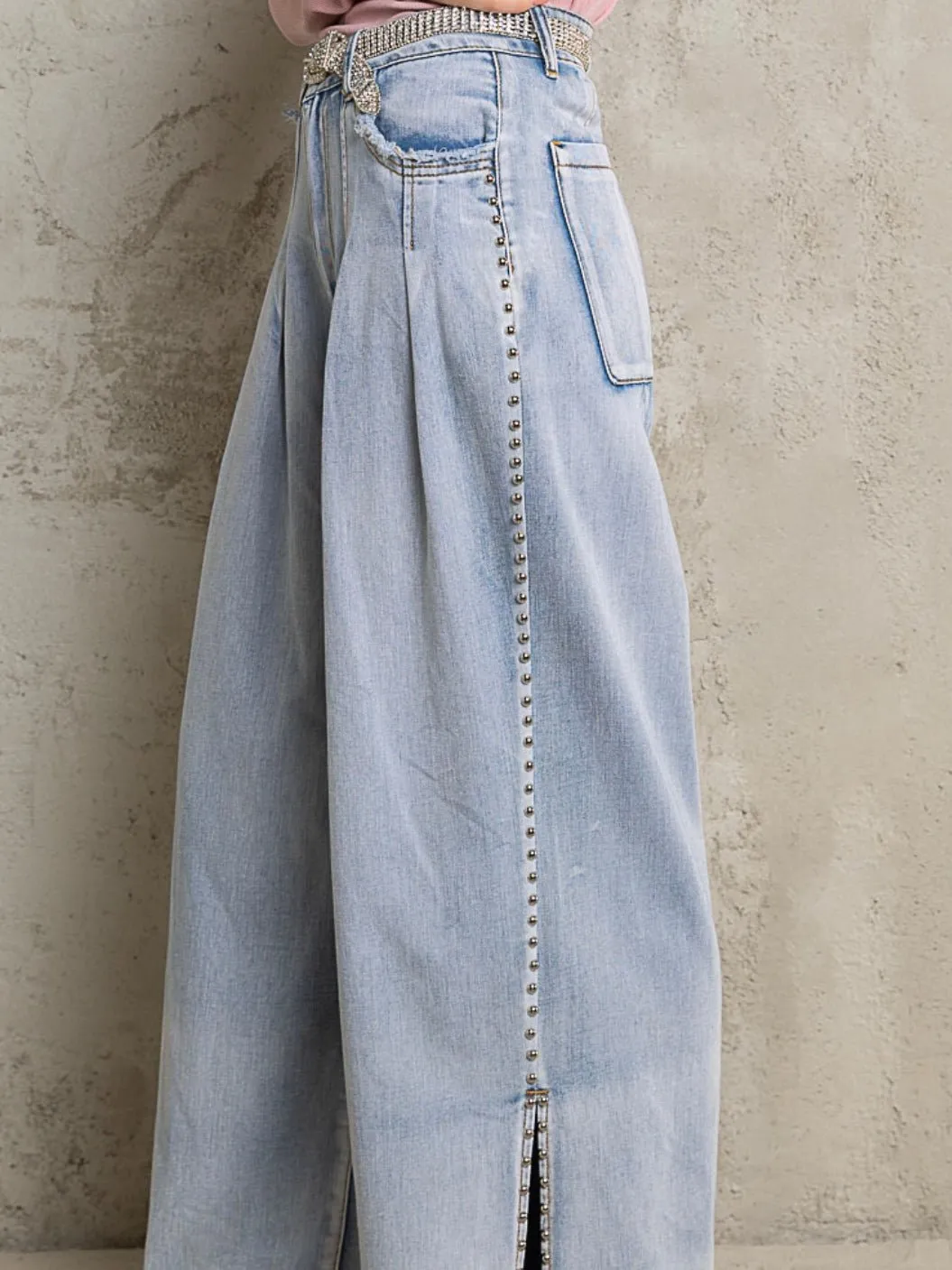 Light blue open wide leg spikes jeans