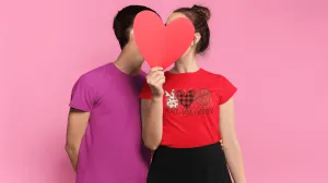 PEACE LOVE KISSES T-shirt
