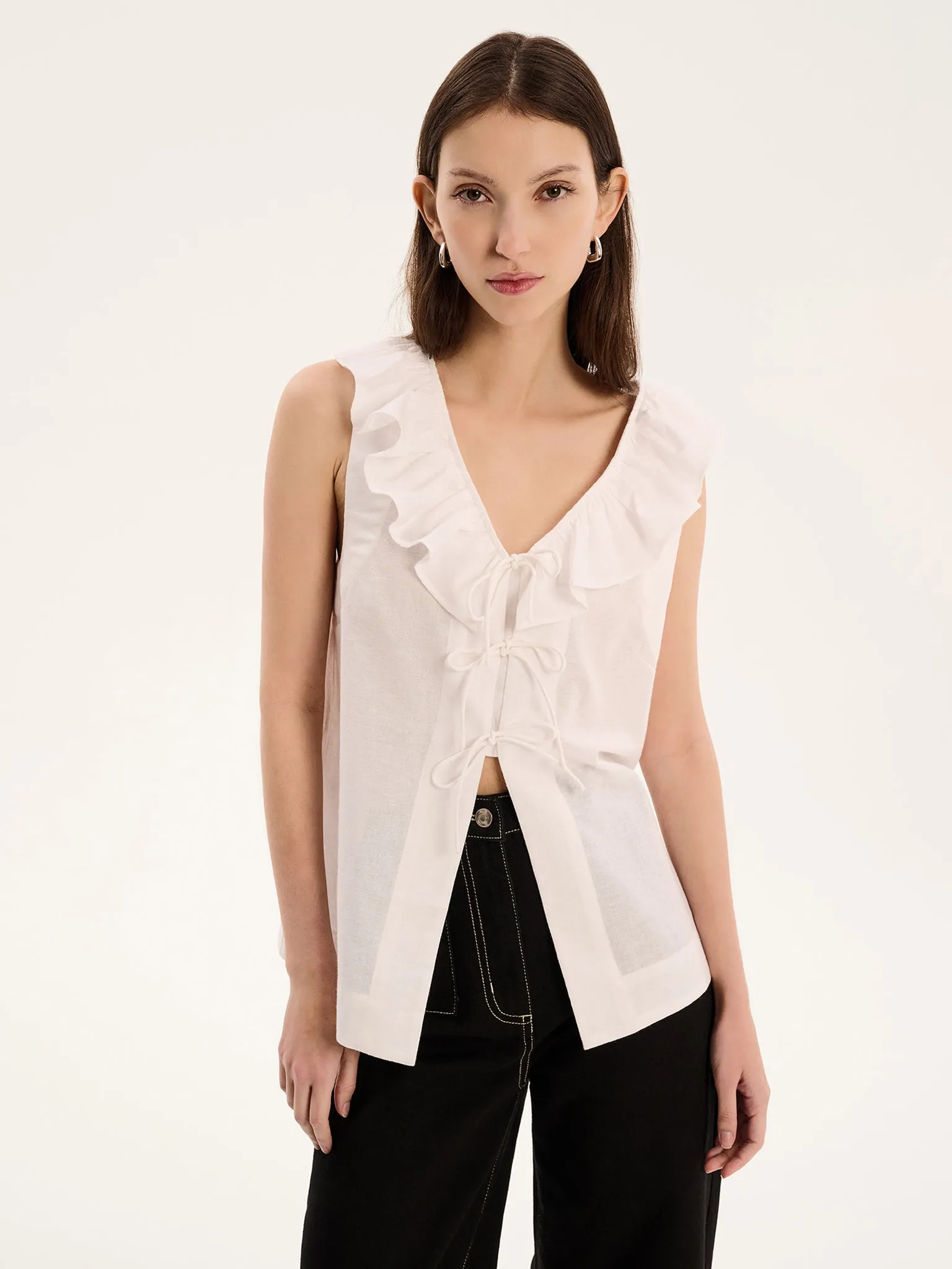 Rachael Frill Collar Sleeveless Blouse in White