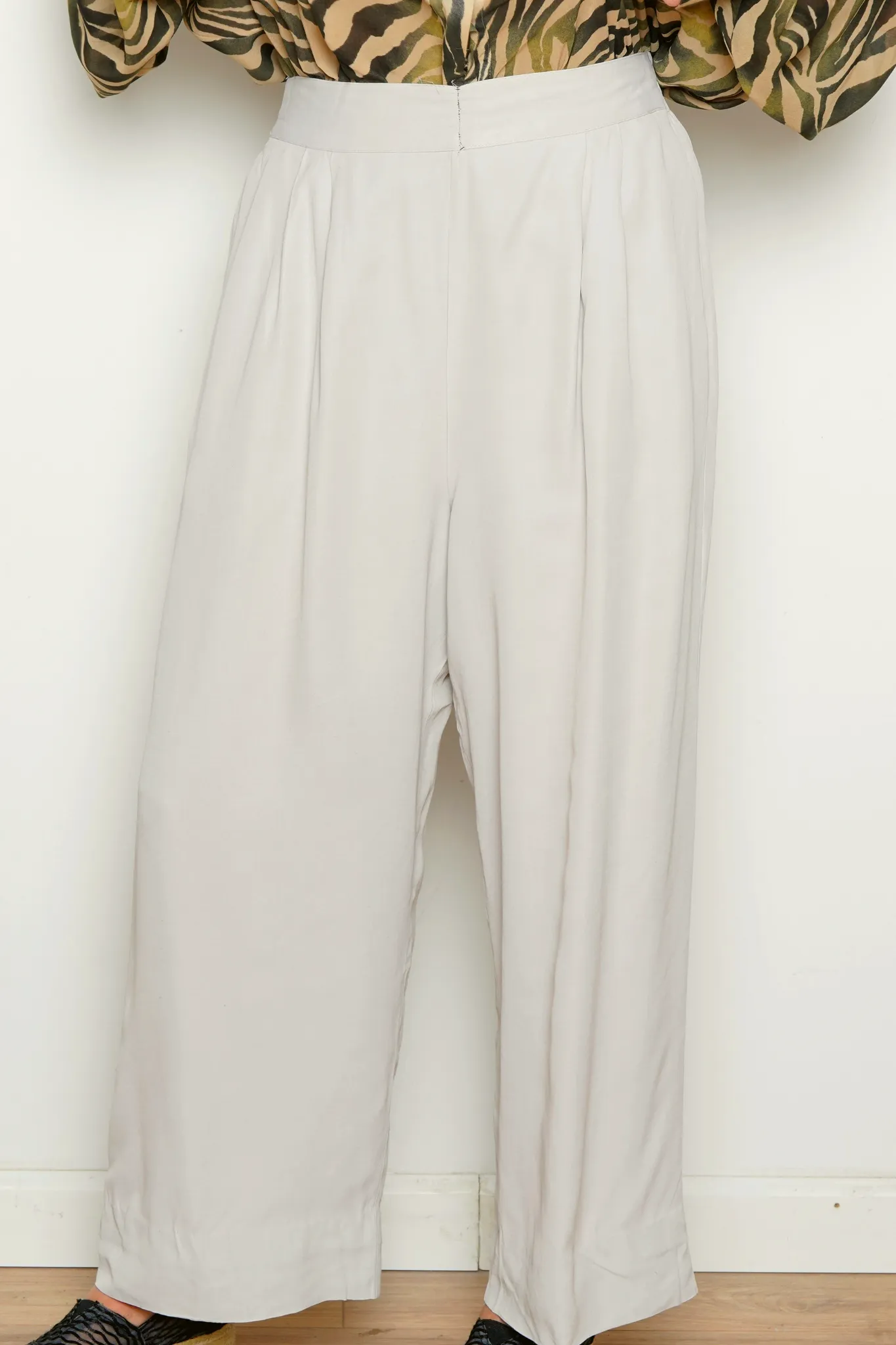 Women's Smart Parts Pants in Grey