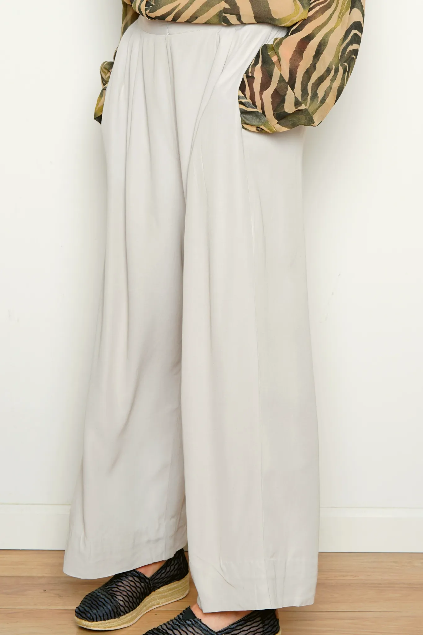 Women's Smart Parts Pants in Grey